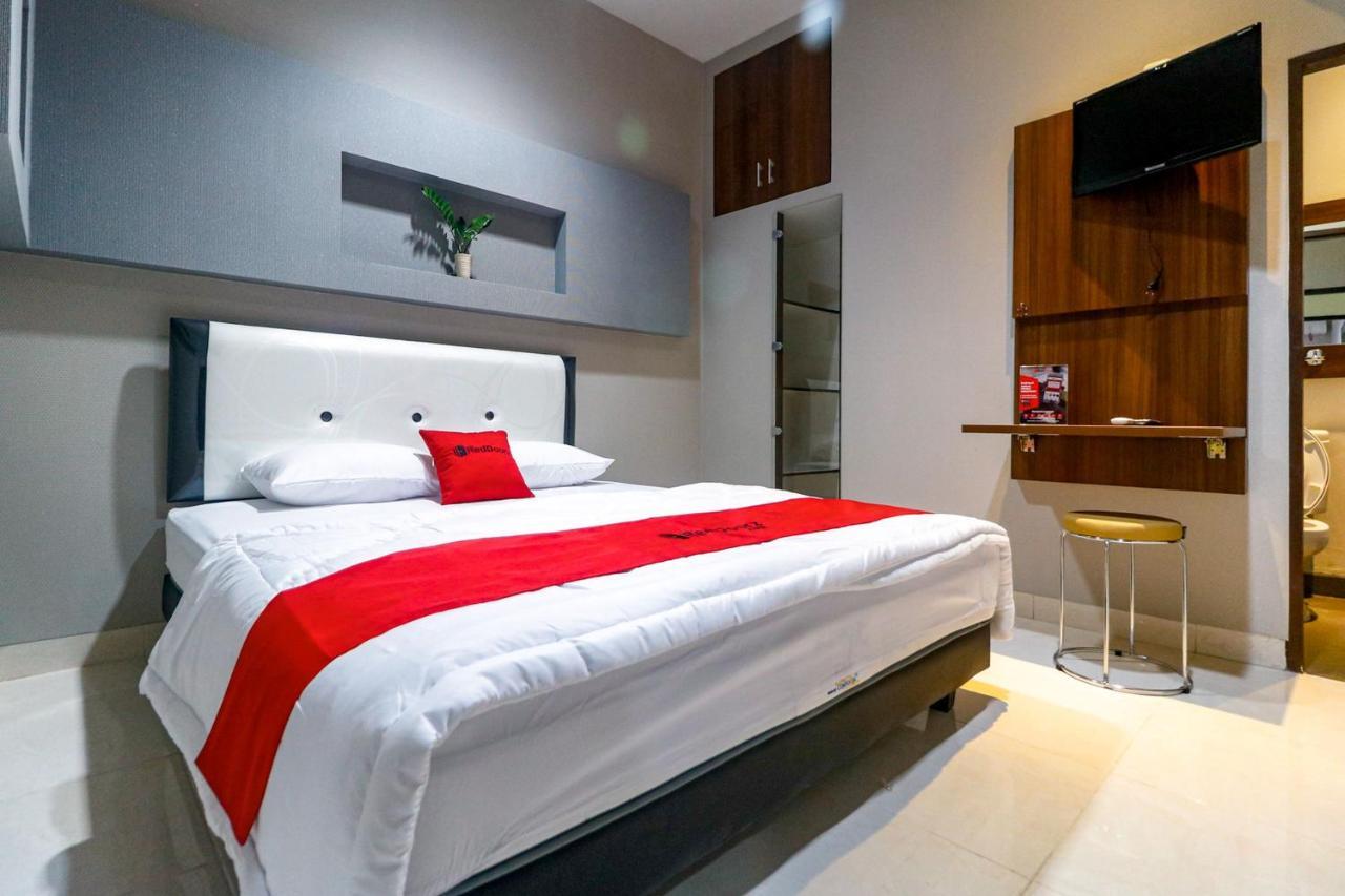 เรดดอร์ซ เนียร์ ร็อกซี เจรุก์ จาการ์ต้า Hotel จาการ์ตา ภายนอก รูปภาพ